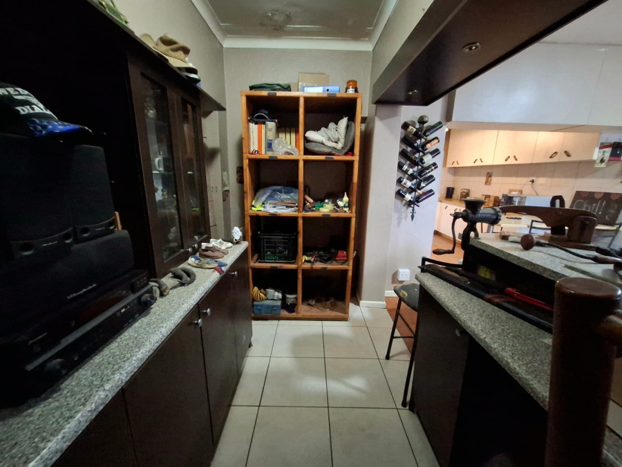 4 Bedroom Property for Sale in Oakdale Western Cape